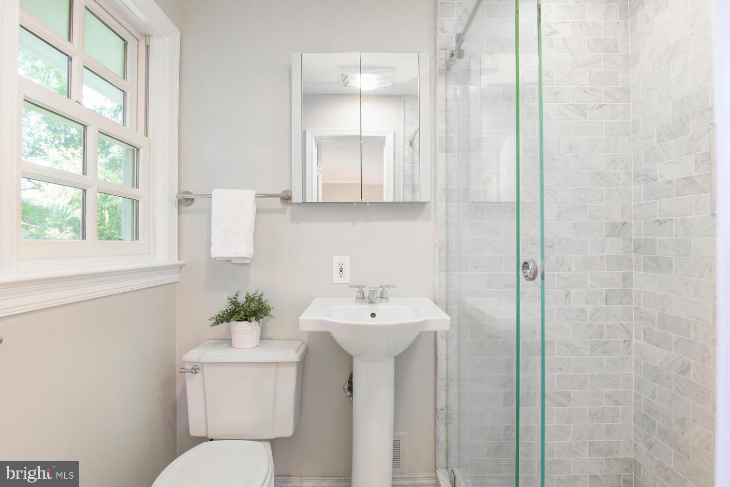 2305 Windsor Road Alexandria, VA 22307 - Photo 18 of 30 Renovated full bath