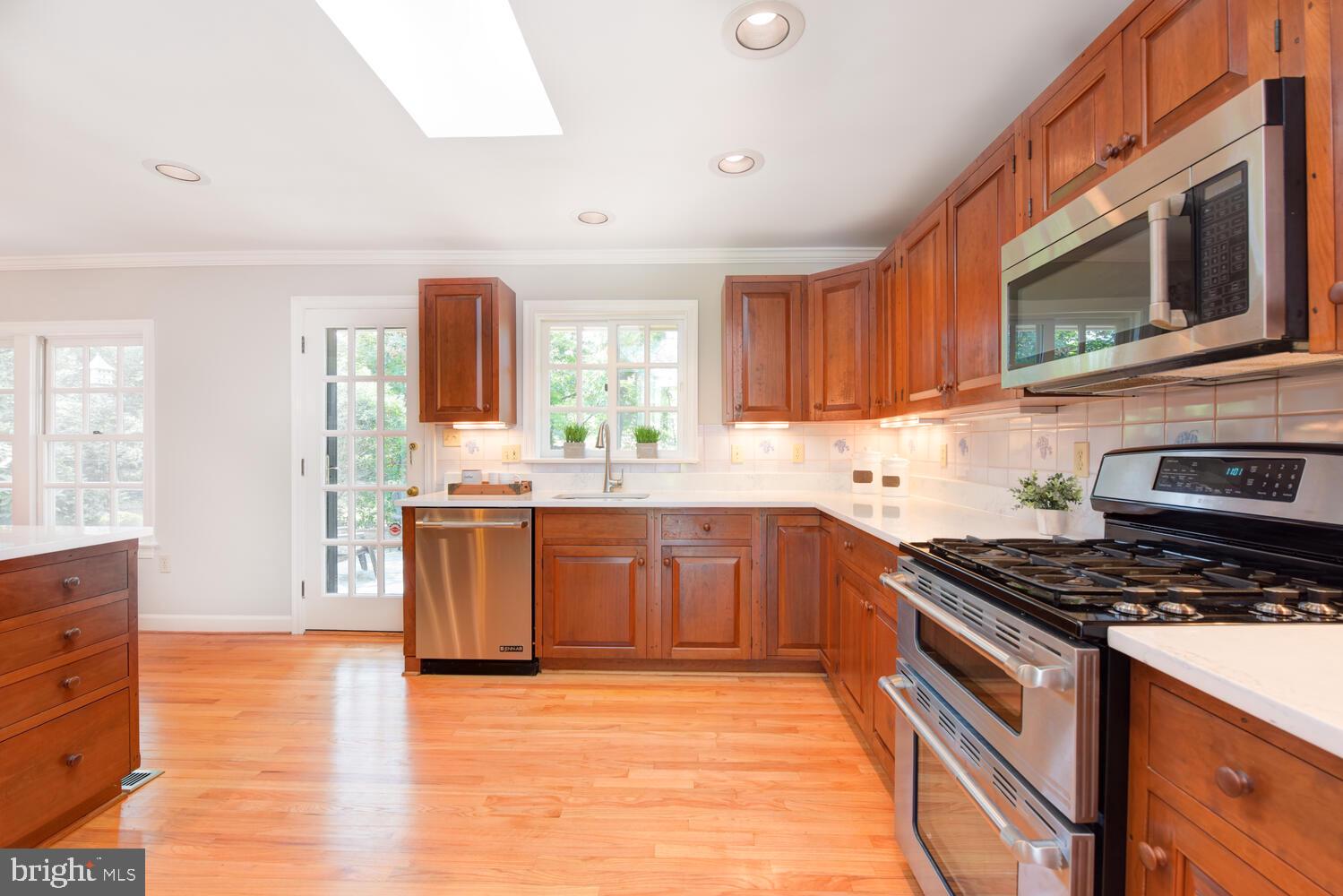 2305 Windsor Road Alexandria, VA 22307 - Photo 7 of 30 Updated kitchen with quartz counters