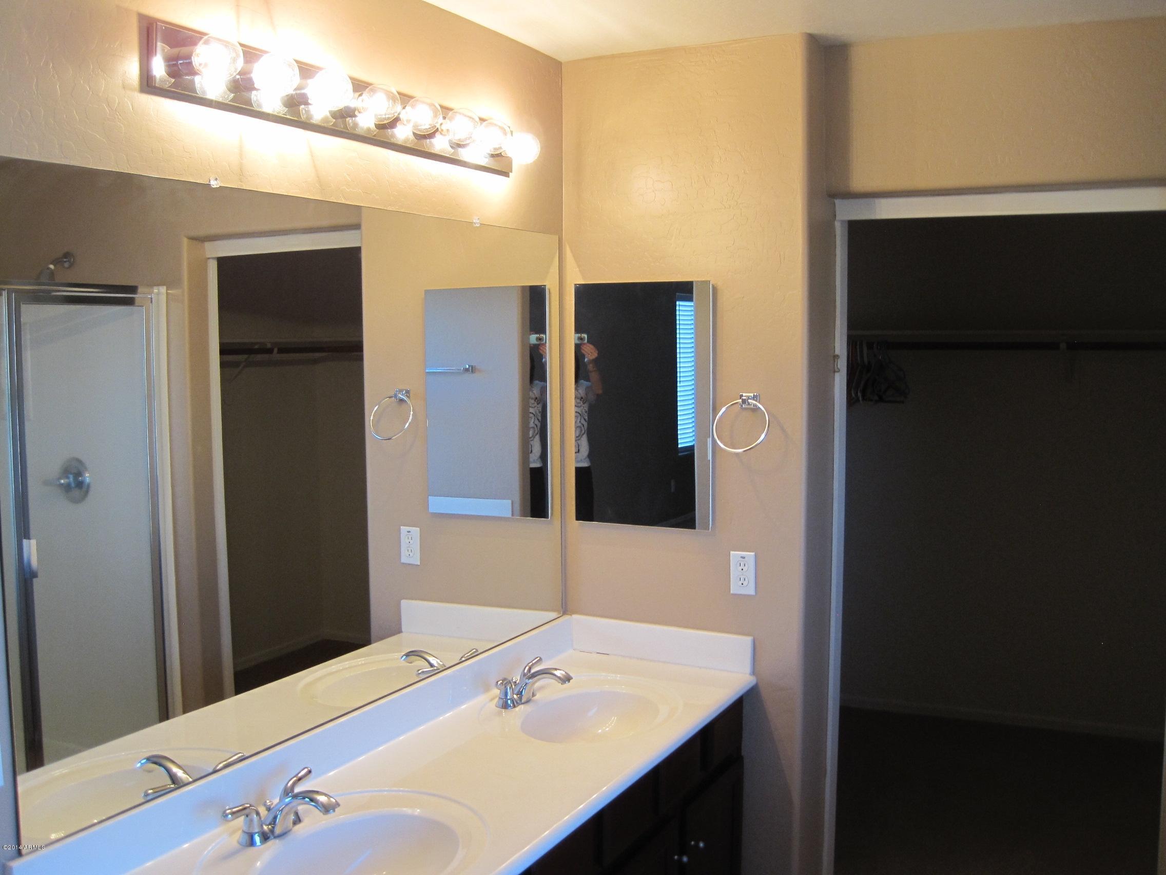 15732 West Redfield Road Surprise, AZ 85379 - Photo 17 of 33 MASTER BATH 2