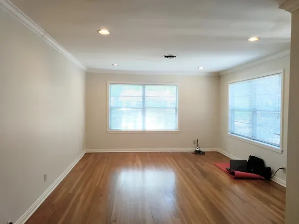 $2,450 | 5559 Aspen Street, Bellaire, TX 77401