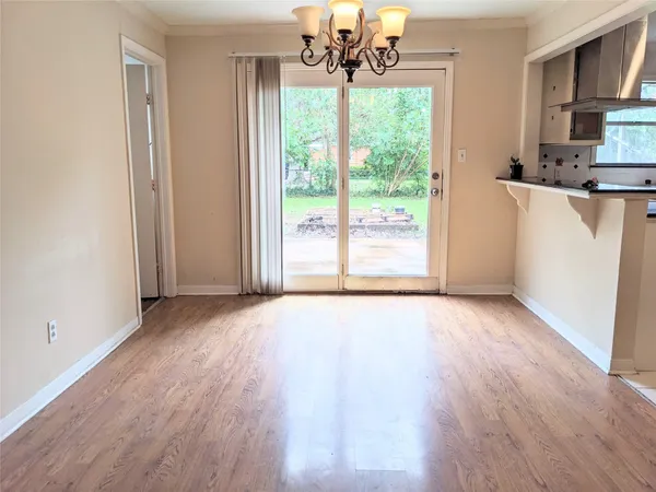 $2,450 | 5559 Aspen Street, Bellaire, TX 77401