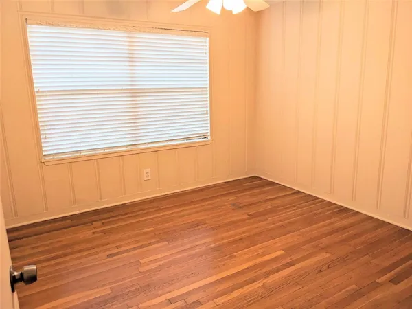 $2,450 | 5559 Aspen Street, Bellaire, TX 77401