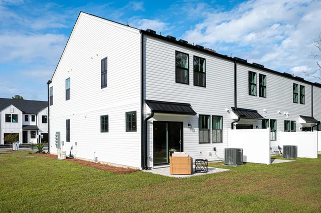 $305,625 | 350 Bremerton Drive, Goose Creek, SC 29445