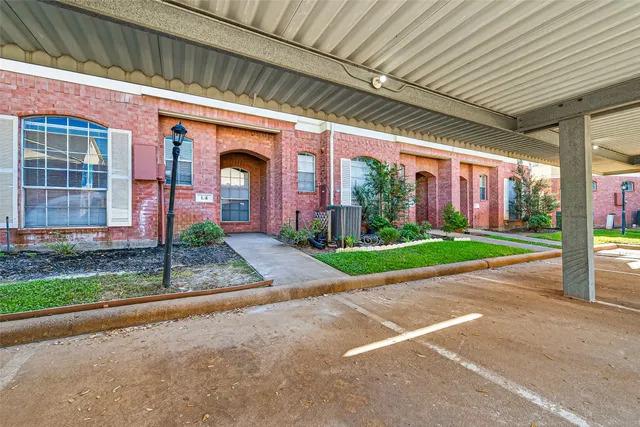 $239,000 | 2710 Grants Lake Boulevard, Unit L8, Sugar Land, TX 77479