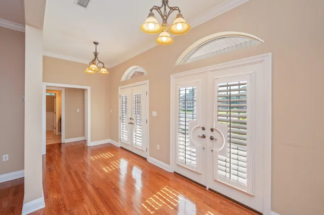 a view of livingroom with furniture