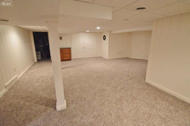5123 Tree Hill Road Grand Blanc, MI 48439 - Photo 56 of 58 21210837-55.JPG