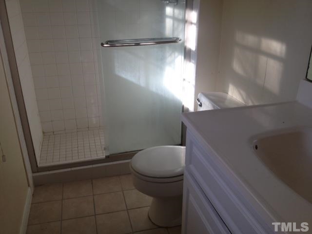 5001 Auburn Road Raleigh, NC 27609 - Photo 9 of 20 a bathroom with a sink and toilet