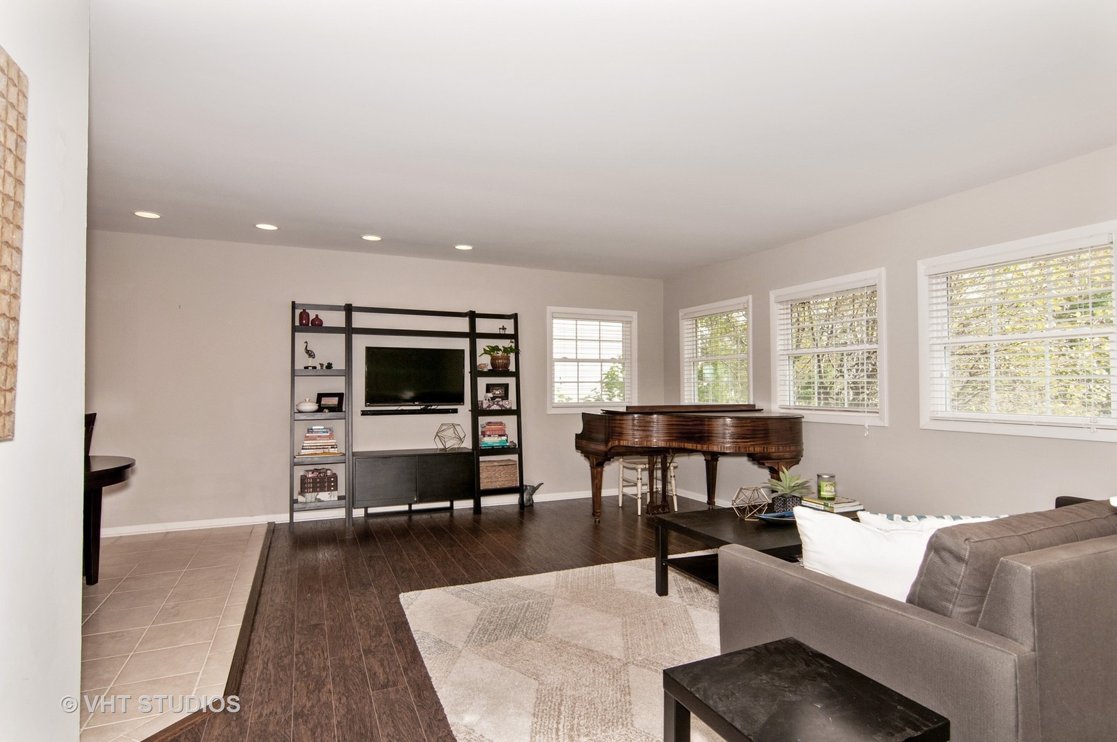 425 West Gartner Road Naperville, IL 60540 - Photo 4 of 26