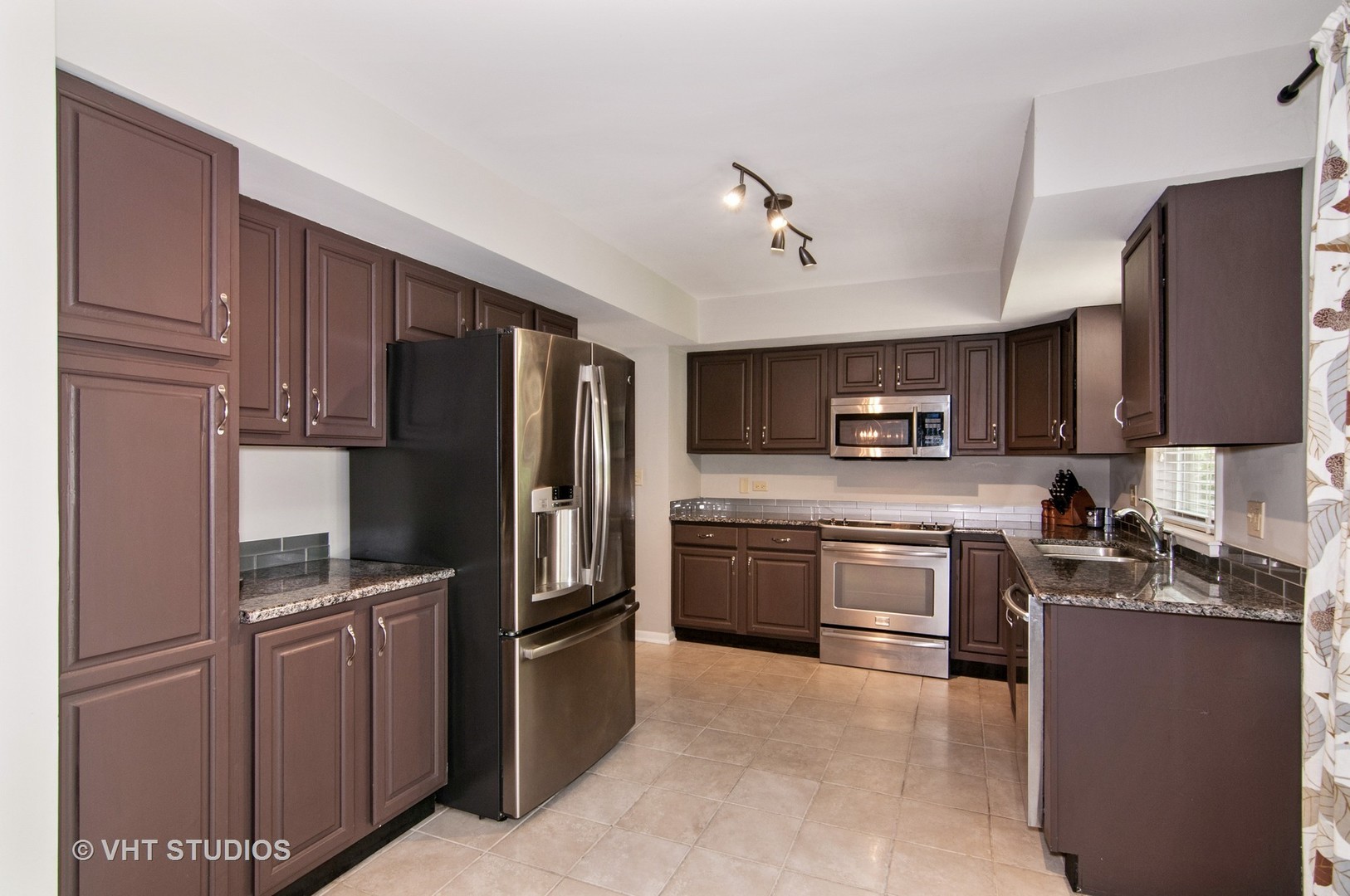 425 West Gartner Road Naperville, IL 60540 - Photo 5 of 26