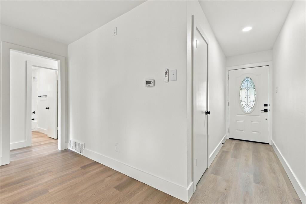 904 Dayton Road Mansfield, TX 76063 - Photo 7 of 34 Gallery Image 7