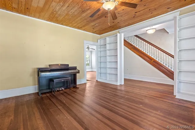 a view of livingroom with hardwood and furniture