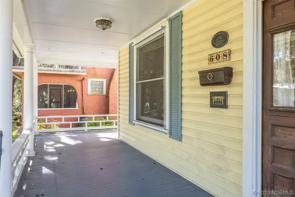 a view of house with a yard