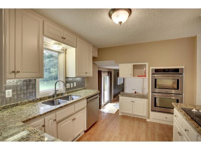 424 Reflection Road Apple Valley, MN 55124 - Photo 2 of 18 Gallery Image 2