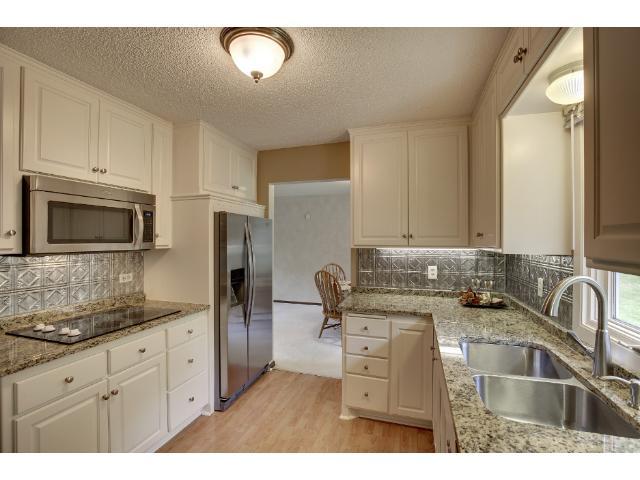 424 Reflection Road Apple Valley, MN 55124 - Photo 3 of 18 Gallery Image 3