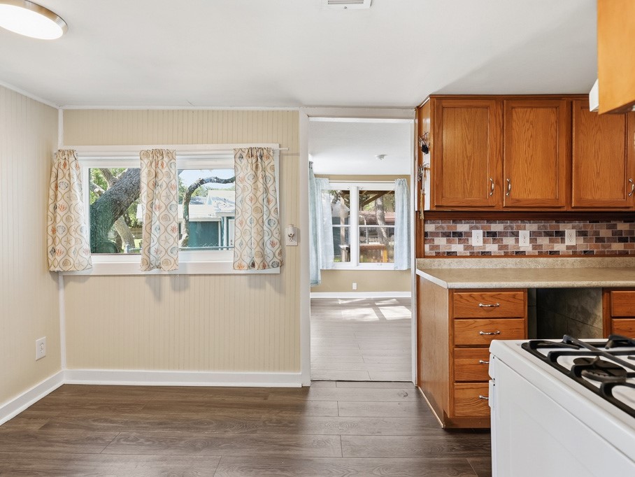 1410 South Mathis Street Rockport, TX 78382 - Photo 11 of 53 Gallery Image 11