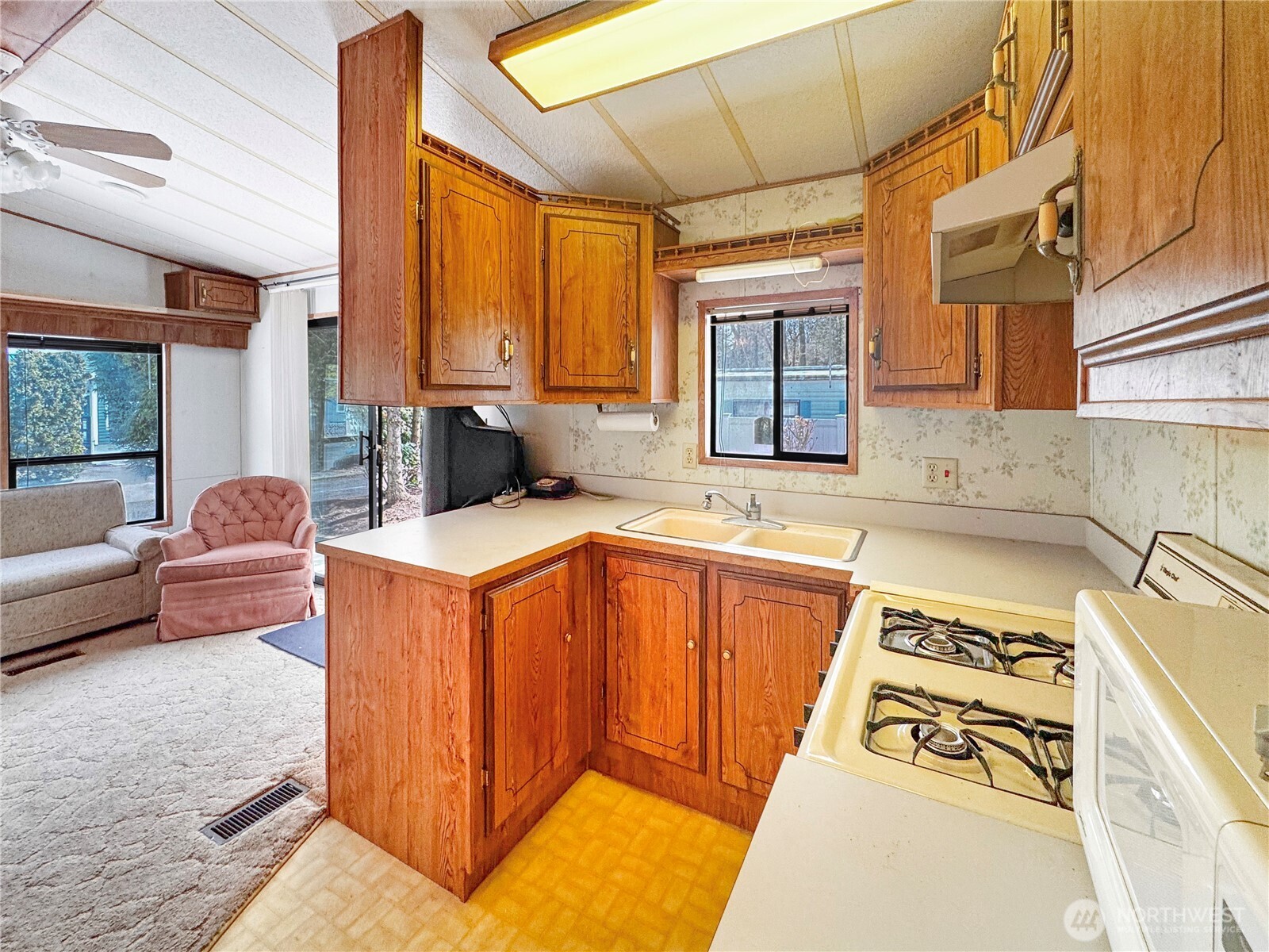 5001 Bay Road, Unit E27 Blaine, WA 98230 - Photo 9 of 18