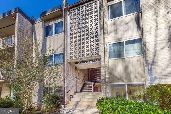 $235,000 | 5202 Crossfield Court, Unit 117, Rockville, MD 20852