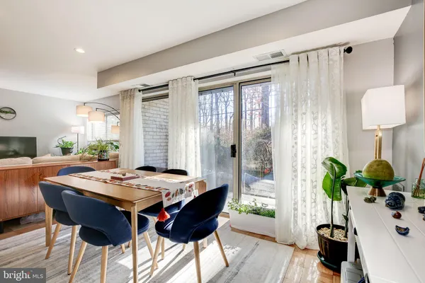 $235,000 | 5202 Crossfield Court, Unit 117, Rockville, MD 20852