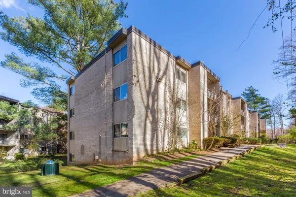 $235,000 | 5202 Crossfield Court, Unit 117, Rockville, MD 20852