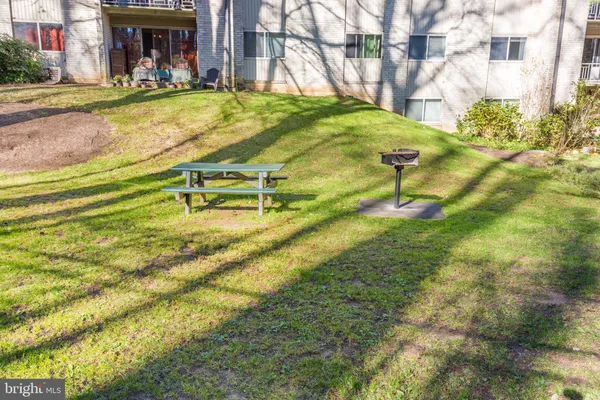 $235,000 | 5202 Crossfield Court, Unit 117, Rockville, MD 20852