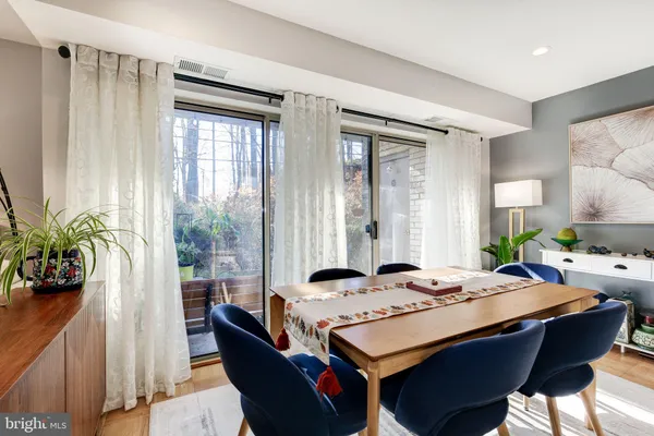 $235,000 | 5202 Crossfield Court, Unit 117, Rockville, MD 20852