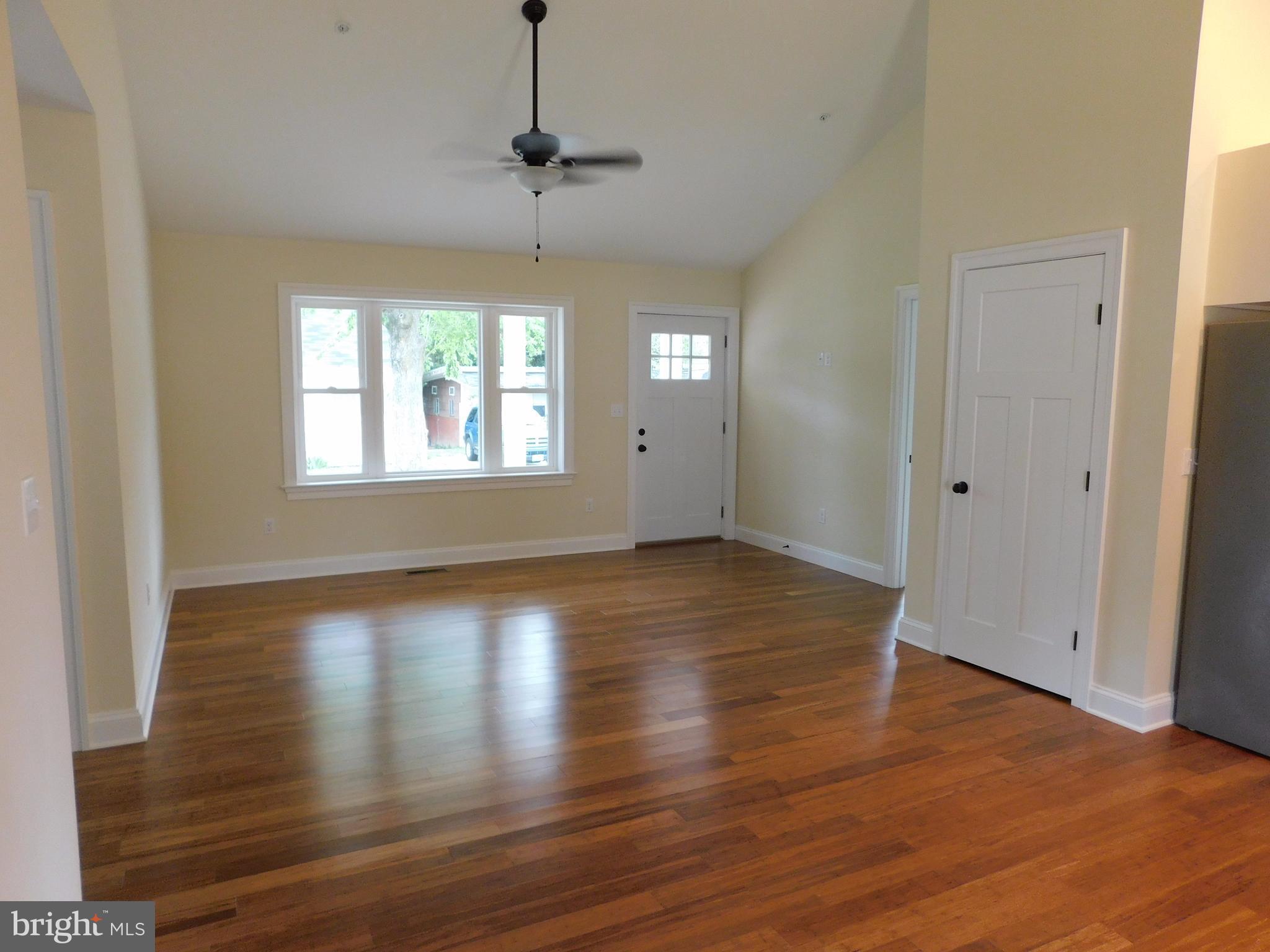 102 Merrick Avenue Secretary, MD 21664 - Photo 7 of 15 Living Room