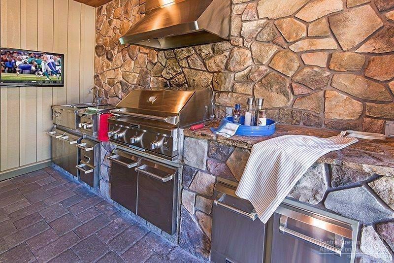 144 Sunstone Loop Bend, OR 97707 - Photo 20 of 24 Plush exterior features including outdoo