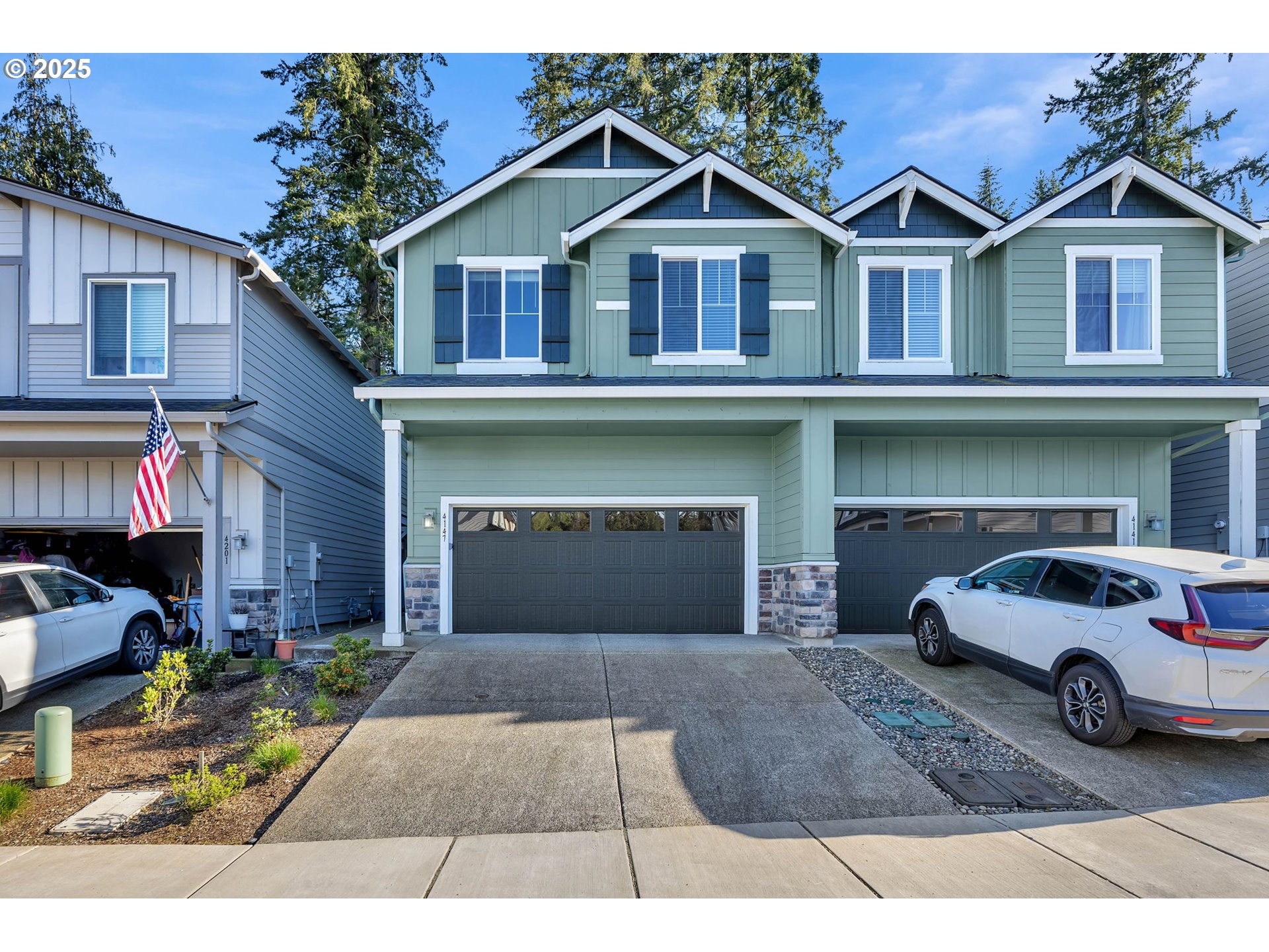 4147 South Canyon View Circle Ridgefield, WA 98642 - Photo 2 of 44 a view of a car park in front of house