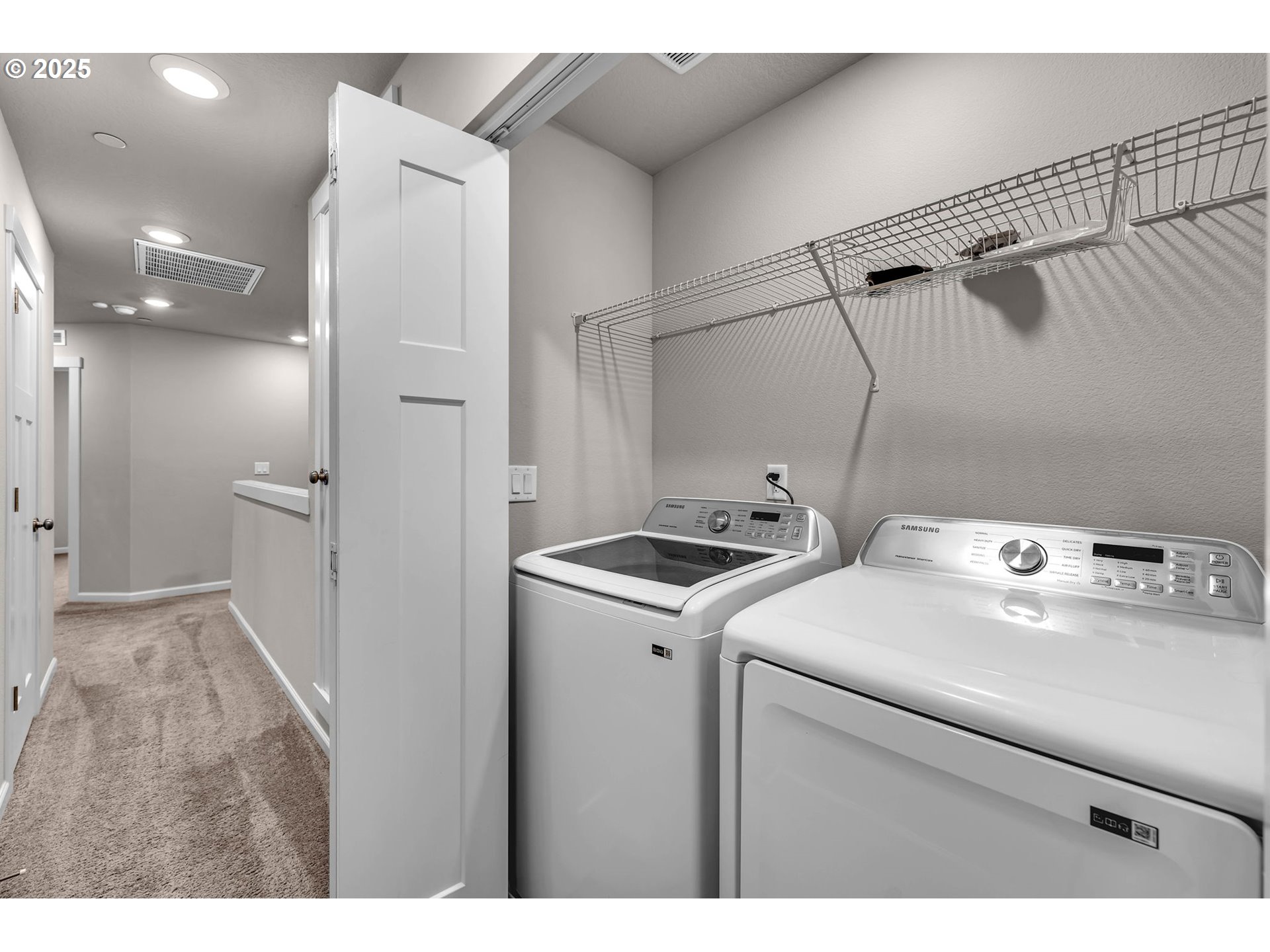 4147 South Canyon View Circle Ridgefield, WA 98642 - Photo 37 of 44 a utility room with dryer and washer