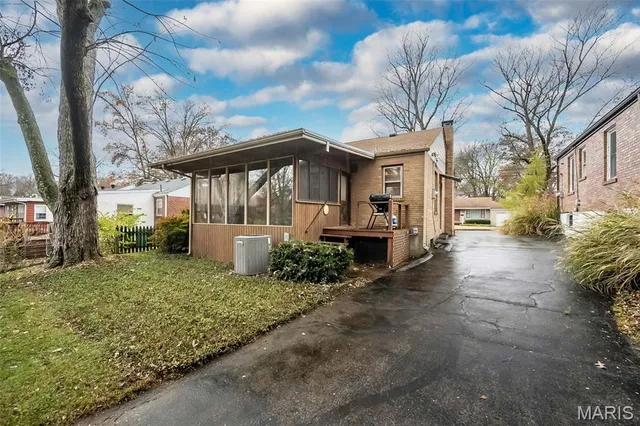 $279,000 | 340 Calvert Avenue, Webster Groves, MO 63119