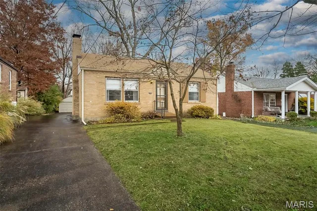 $279,000 | 340 Calvert Avenue, Webster Groves, MO 63119