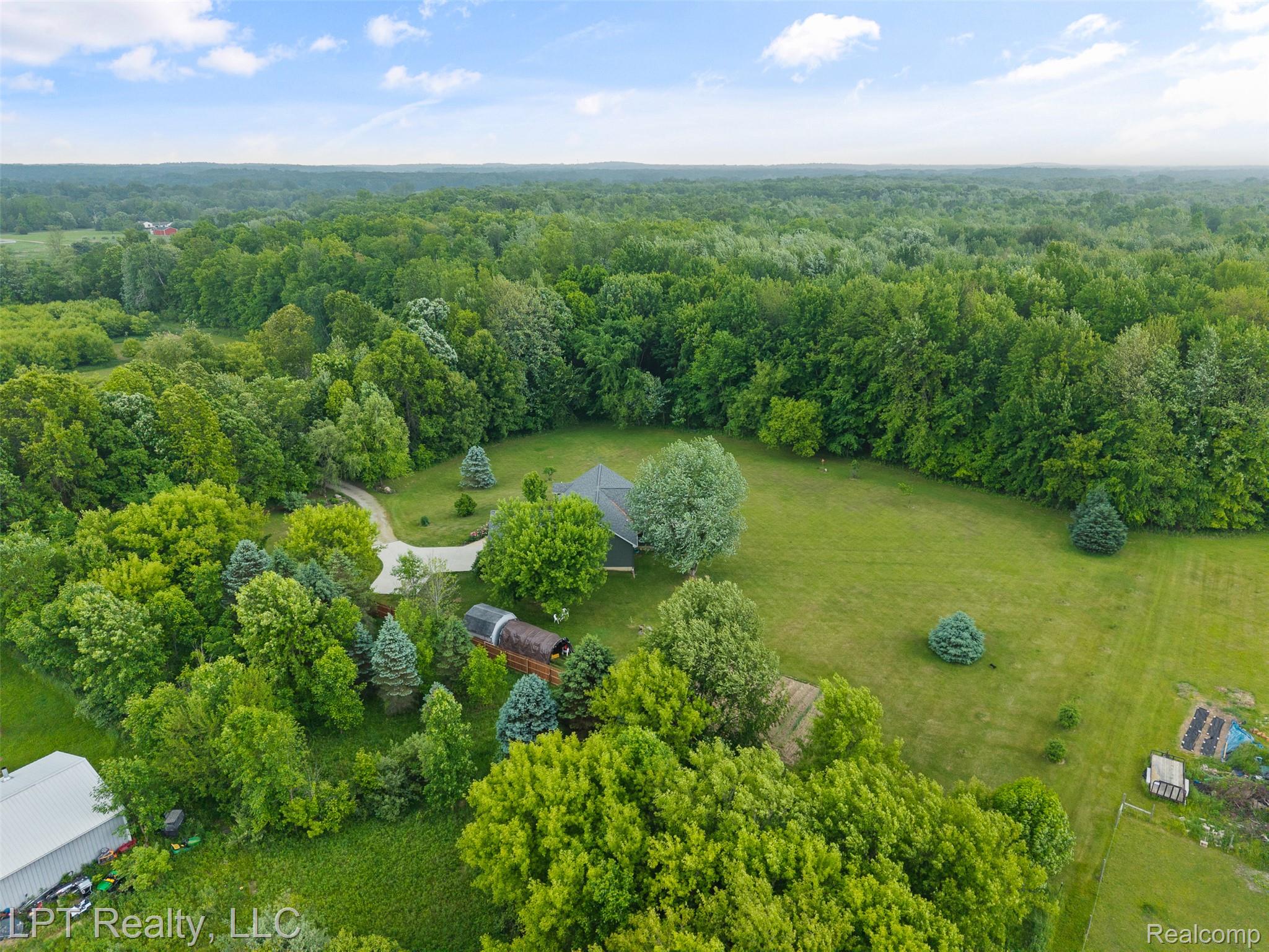 2588 East Jones Road Howell, MI 48855 - Photo 31 of 40 Aerial view of a heavily wooded area