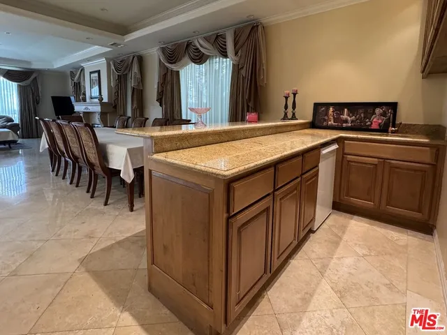 a kitchen that has a lot of cabinets in it