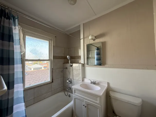 $1,500 | 2053 North Kenneth Avenue, Unit 2, Chicago, IL 60639