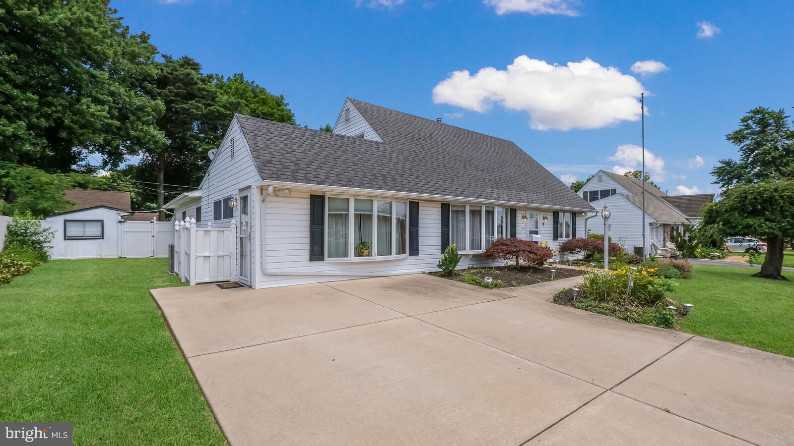 48 Hemlock Road Levittown, PA 19056 - Photo 2 of 32 Gallery Image 2