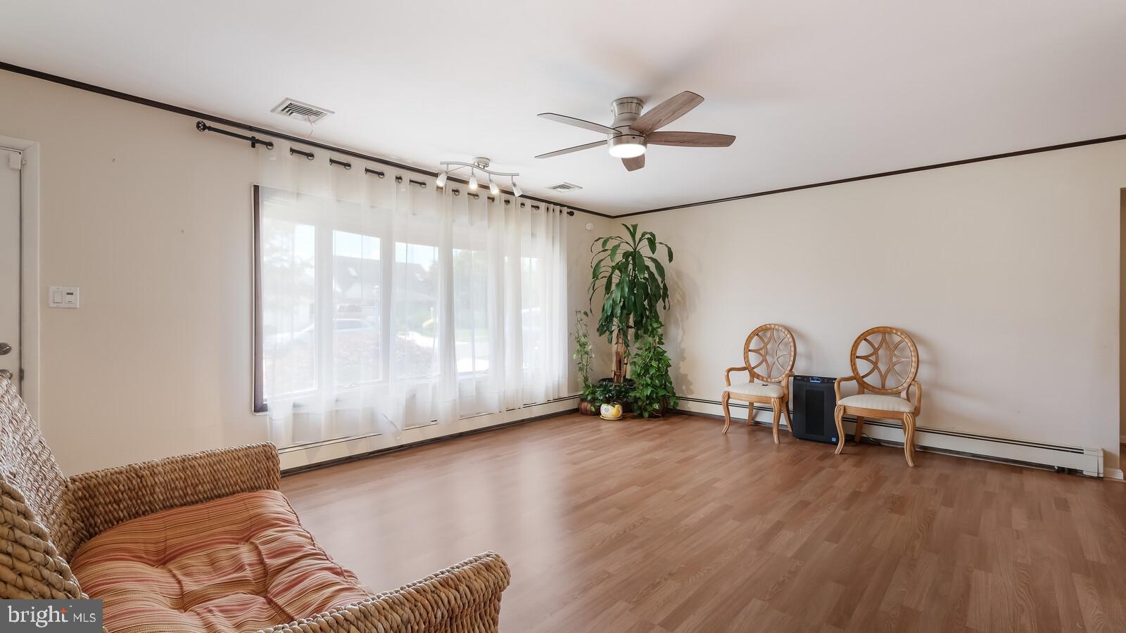 48 Hemlock Road Levittown, PA 19056 - Photo 6 of 32 Gallery Image 6