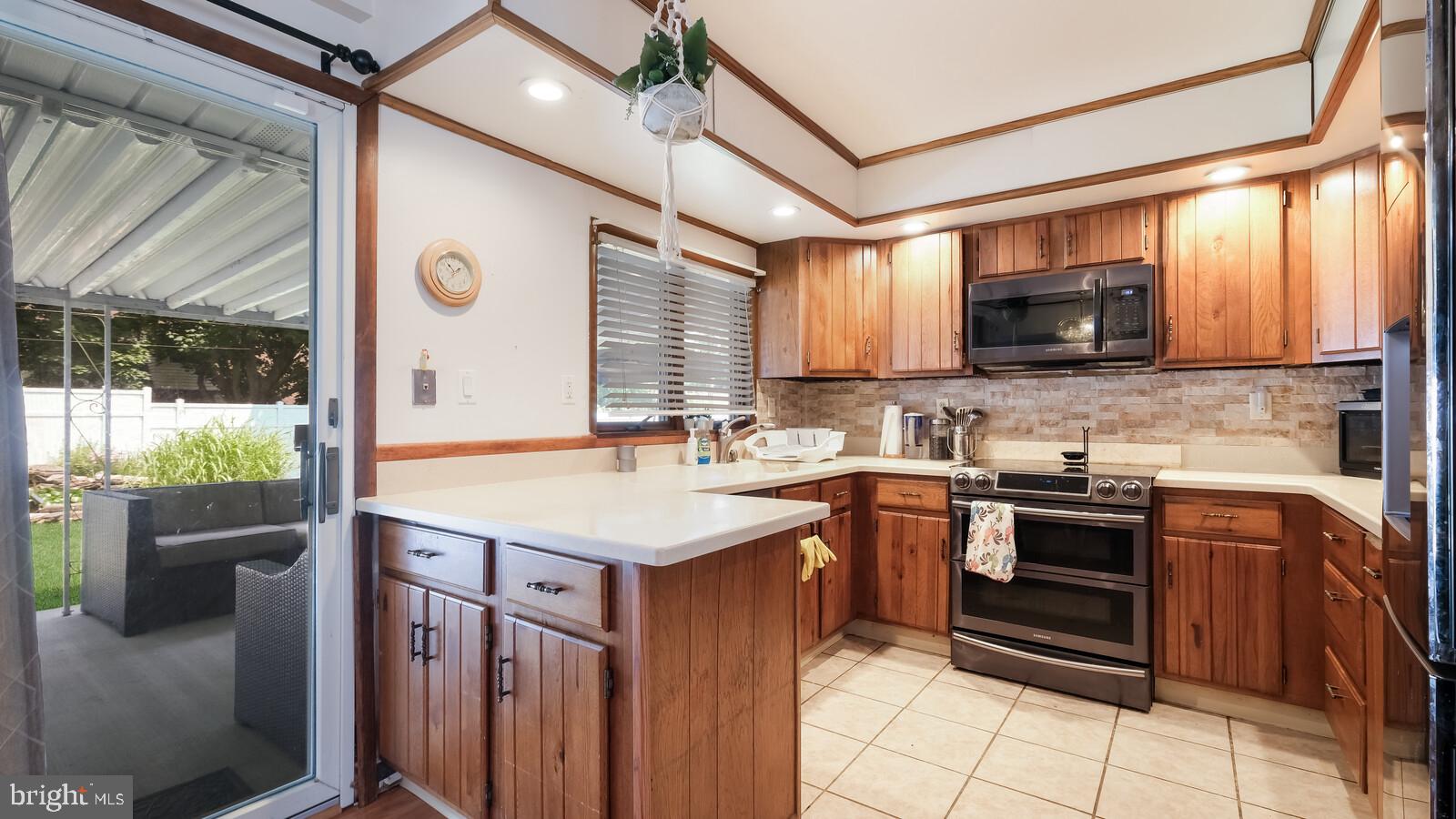 48 Hemlock Road Levittown, PA 19056 - Photo 9 of 32 Gallery Image 9