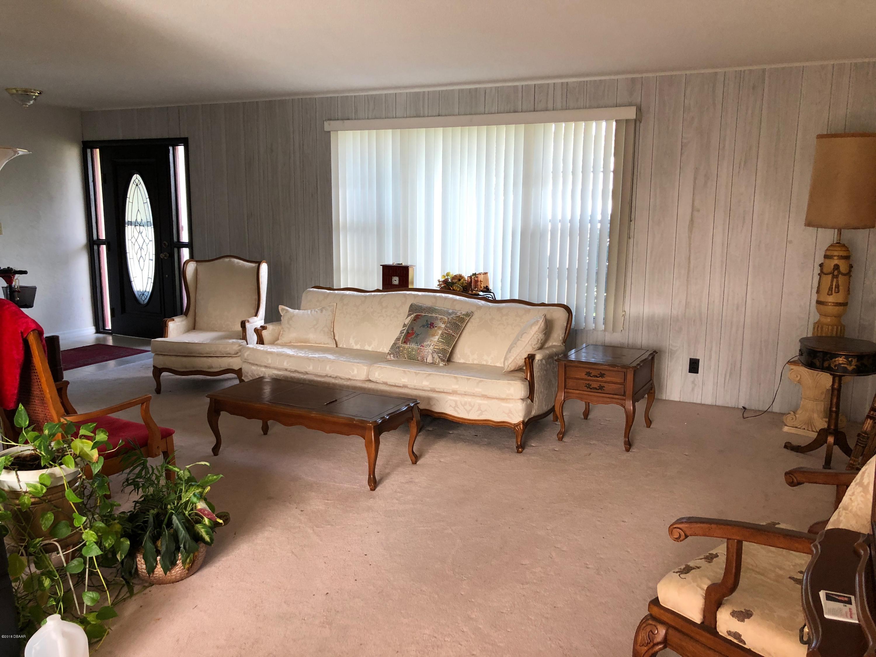 1224 Sunland Road Daytona Beach, FL 32114 - Photo 2 of 27 Living Room