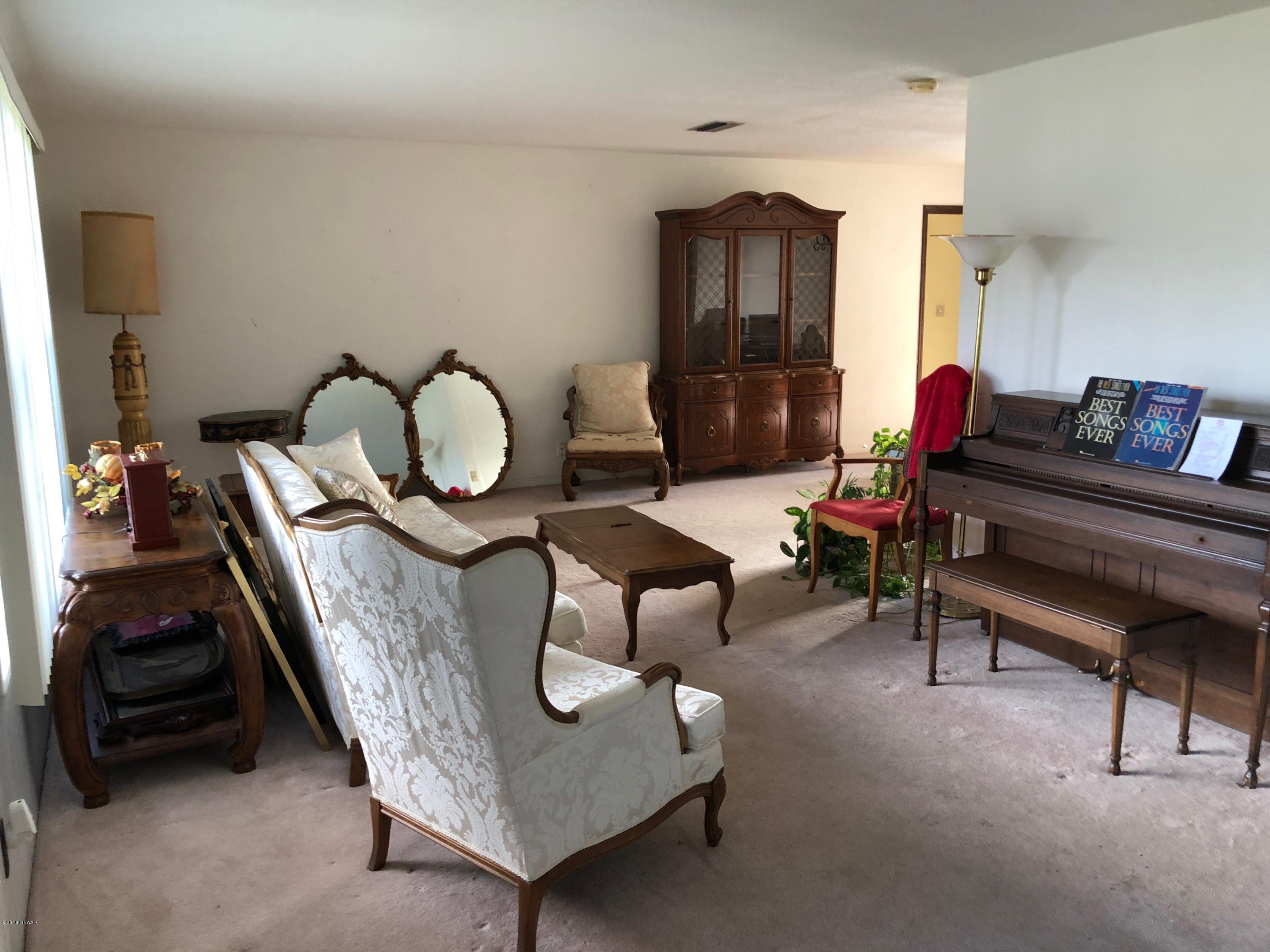1224 Sunland Road Daytona Beach, FL 32114 - Photo 3 of 27 Living Room