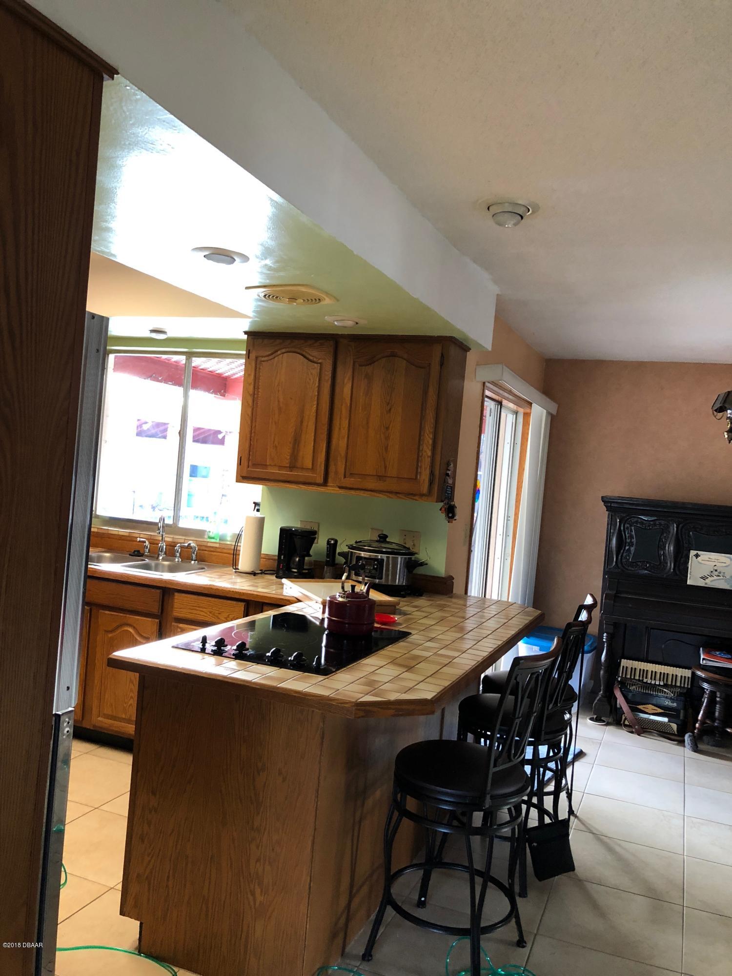 1224 Sunland Road Daytona Beach, FL 32114 - Photo 5 of 27 Breakfast Bar