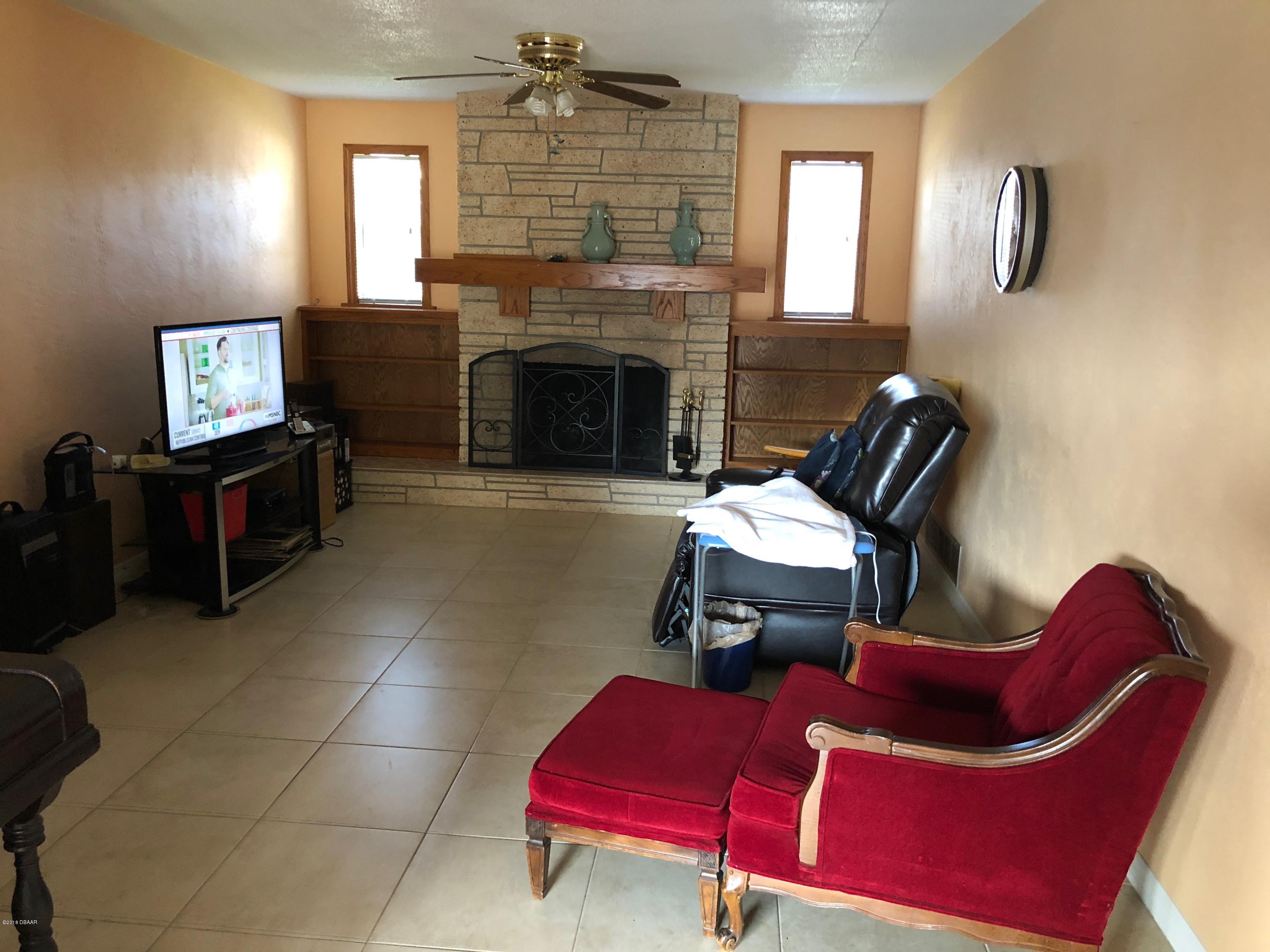 1224 Sunland Road Daytona Beach, FL 32114 - Photo 6 of 27 Family Room