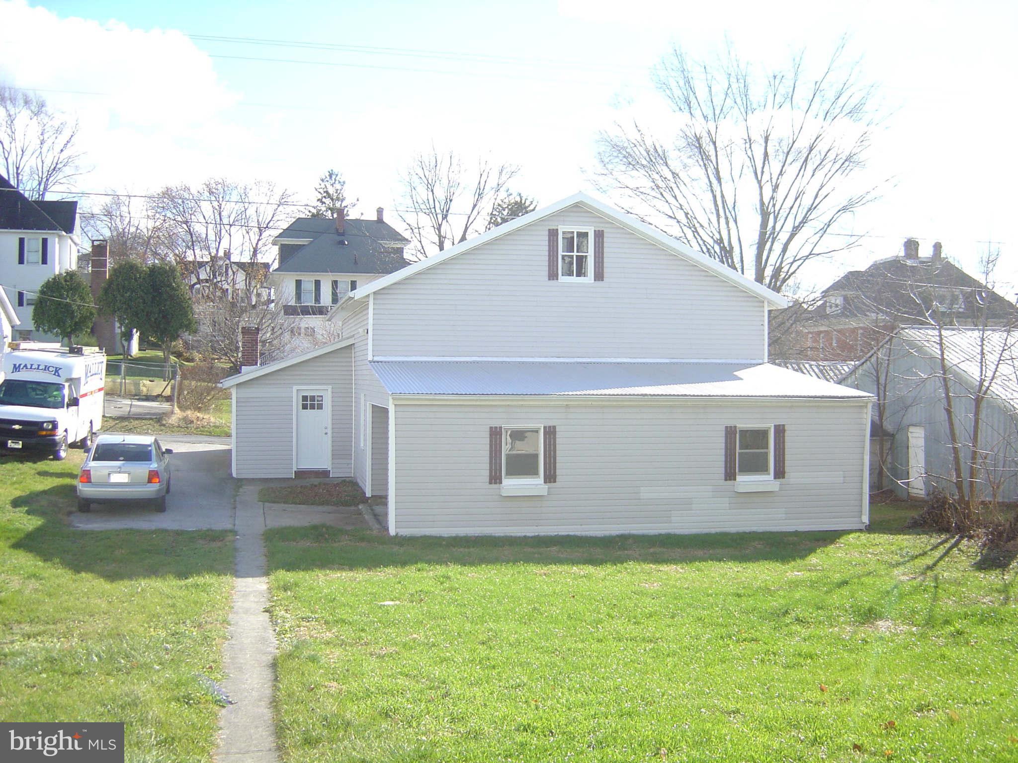305 Main Street New Windsor, MD 21776 - Photo 8 of 30 a view of a back yard of the house