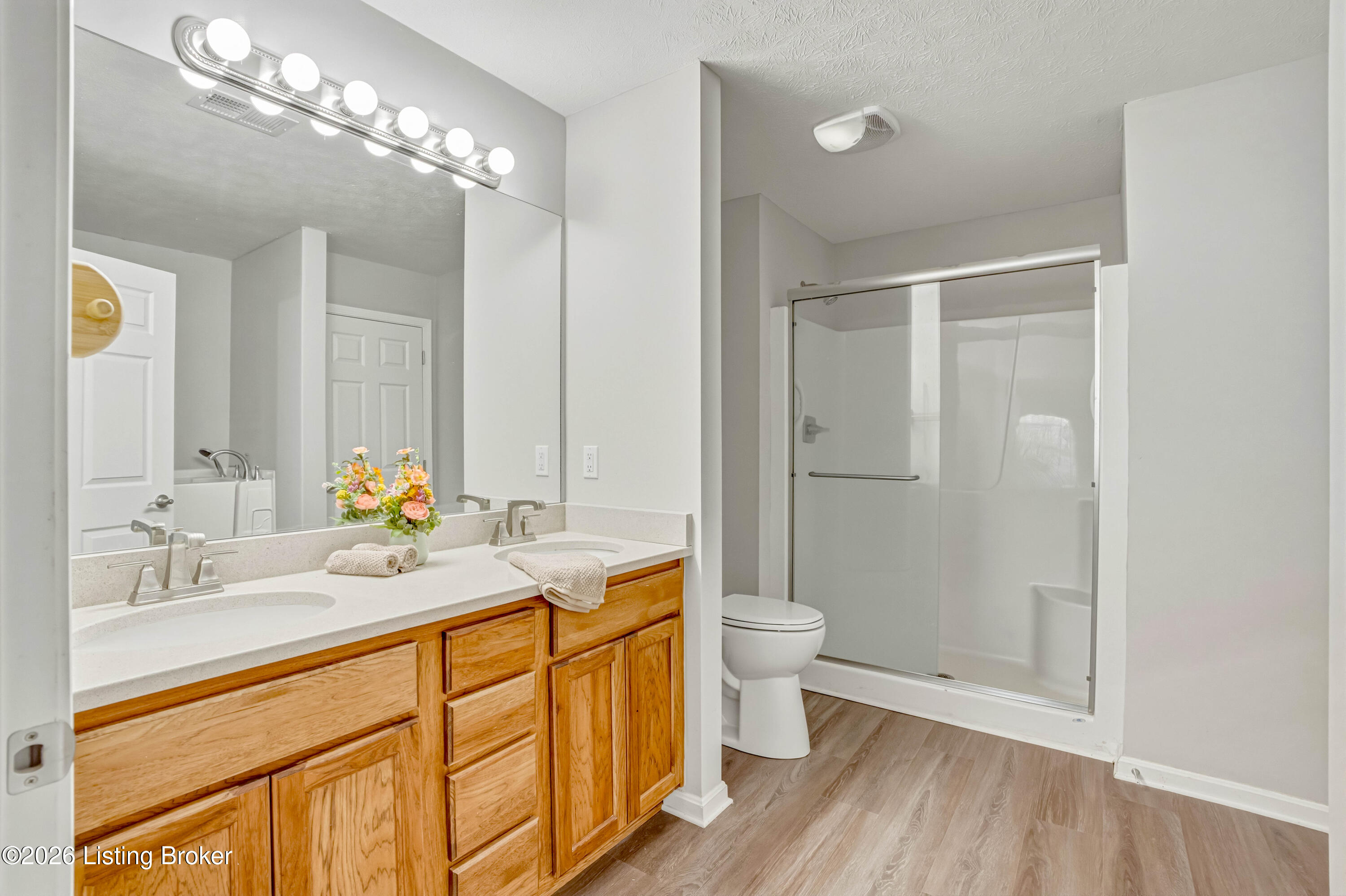 722 Cameron Ridge Road Shepherdsville, KY 40165 - Photo 19 of 36 Primary-Bathroom-Dual-Vanity