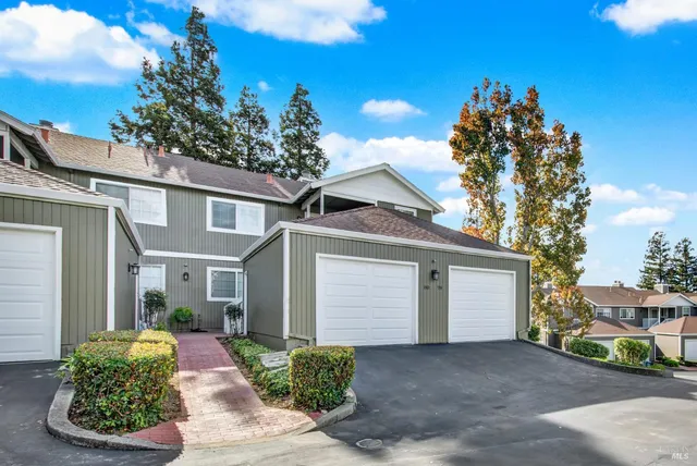 a view of entryway with a front door