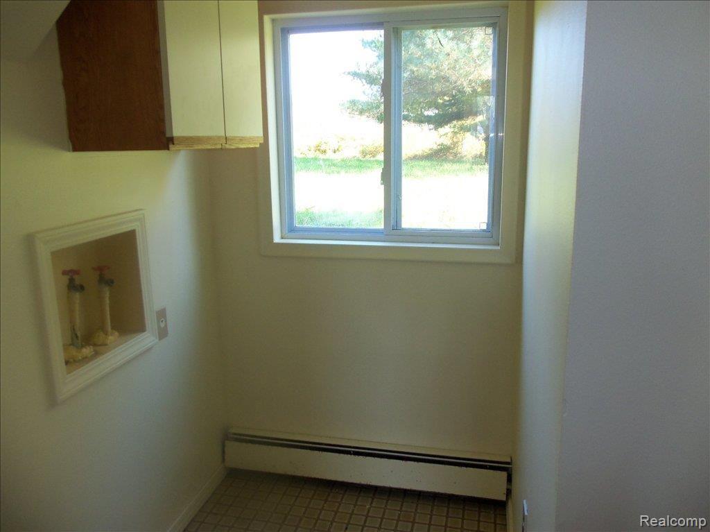 2760 Ray Road Oxford, MI 48370 - Photo 11 of 16 1st floor laundry