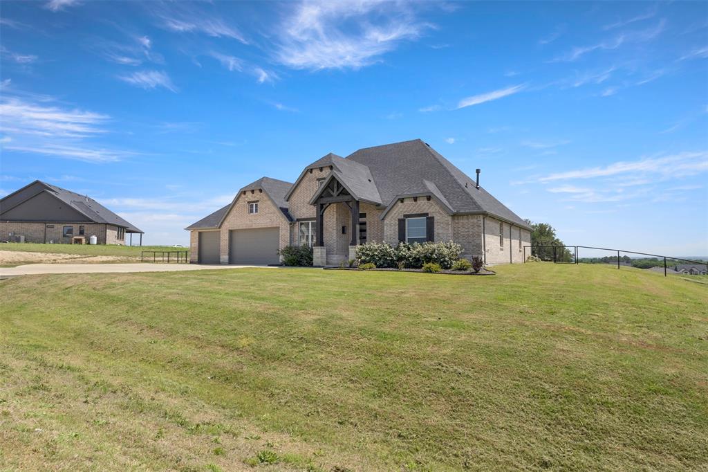 305 Monument Place Azle, TX 76020 - Photo 3 of 39