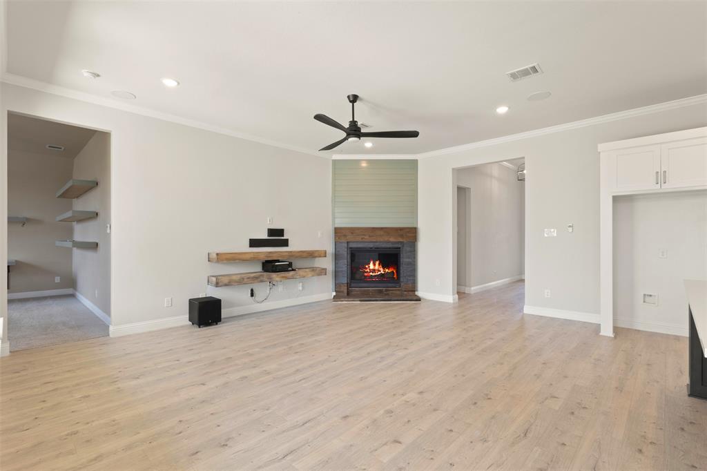 305 Monument Place Azle, TX 76020 - Photo 8 of 39