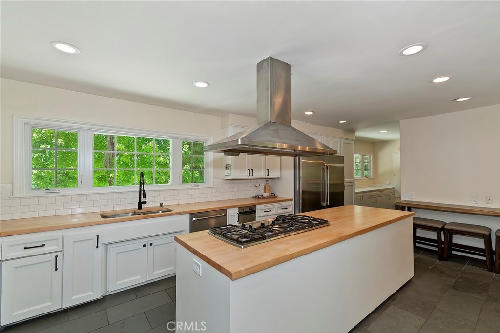 28411 North Shore Road Lake Arrowhead, CA 92352 - Photo 17 of 66 Kitchen