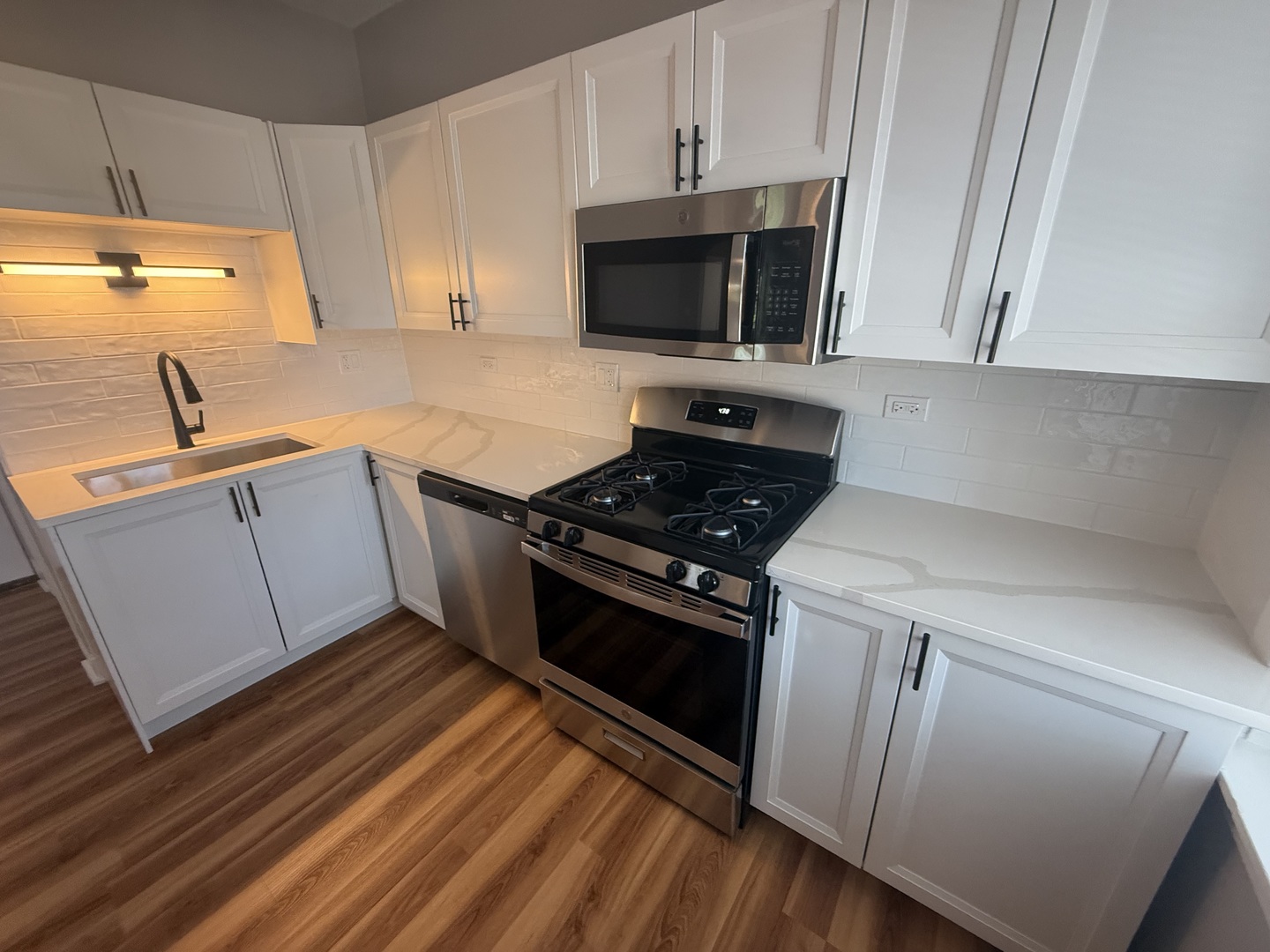 4956 North Harding Avenue, Unit 2 Chicago, IL 60625 - Photo 9 of 21