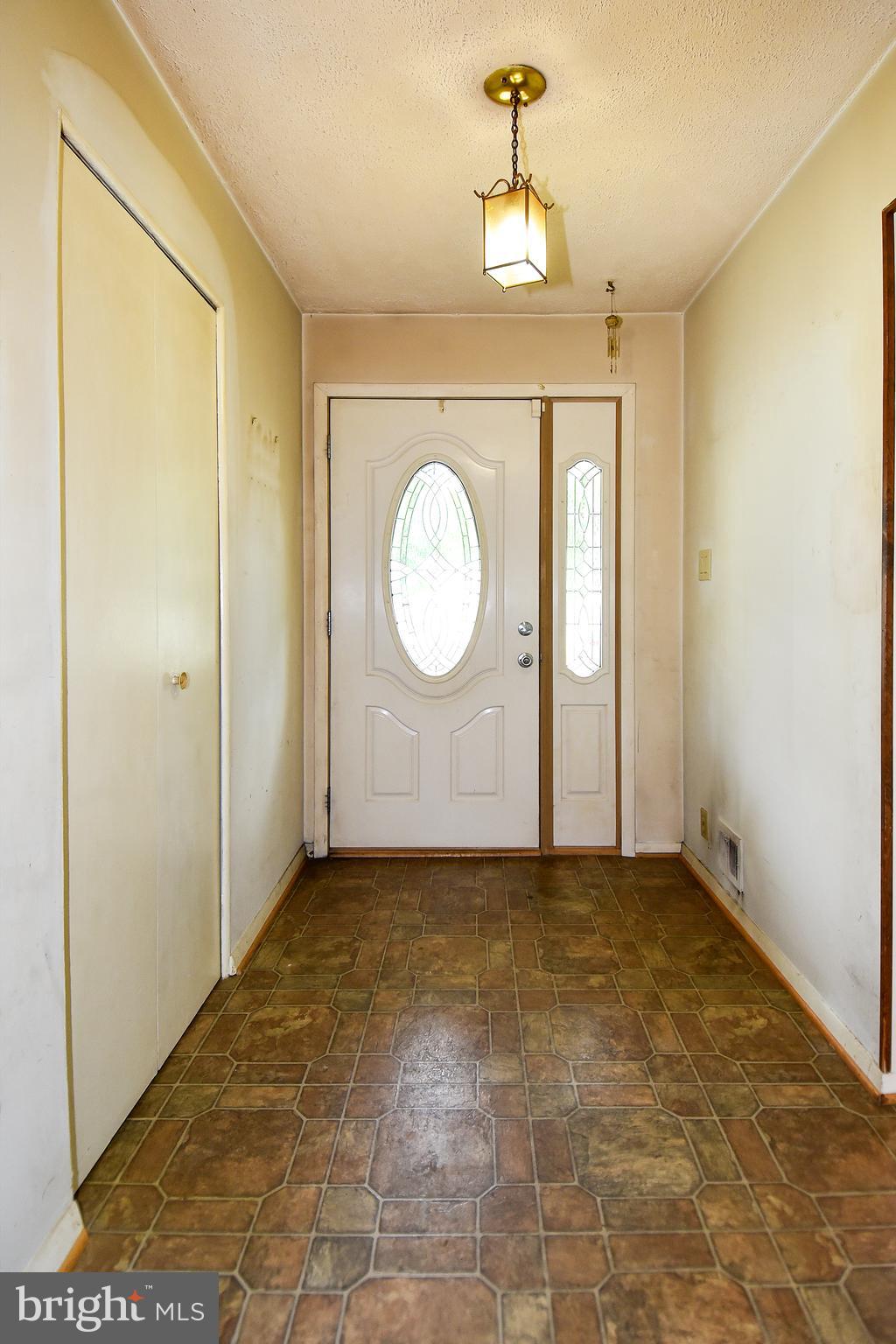 609 Harrington Road Rockville, MD 20852 - Photo 4 of 44 Gallery Image 4